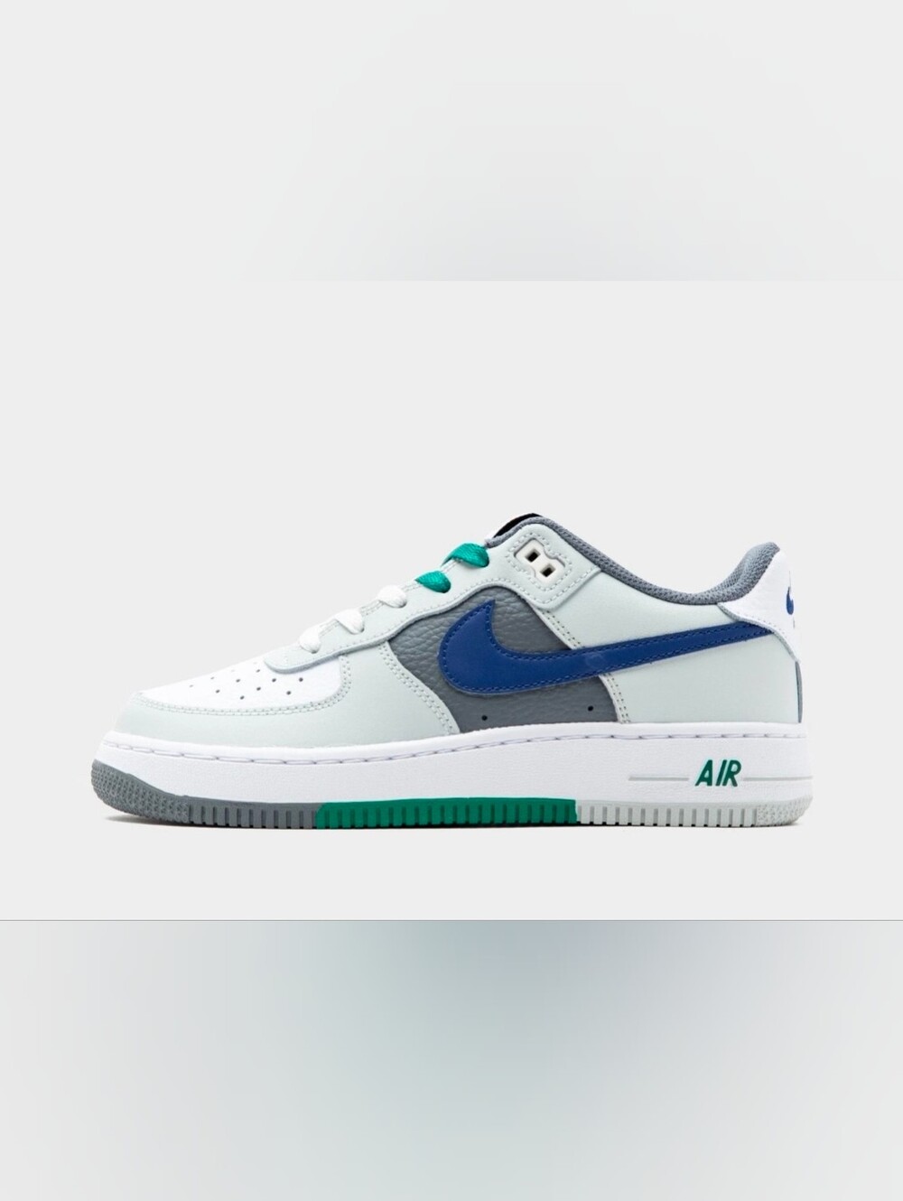 Air Force 1 LV8 1 (GS) - Picture 2 of 9